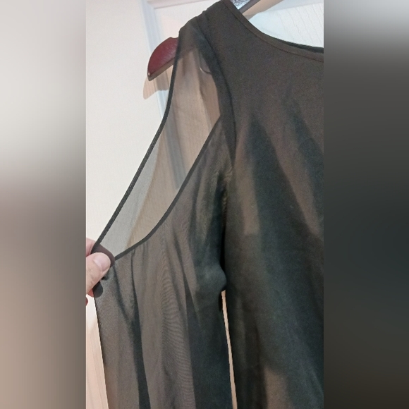 AIDAN MATTOX Holiday dress, long sleeve with open shoulder, size 10 - Picture 3 of 4